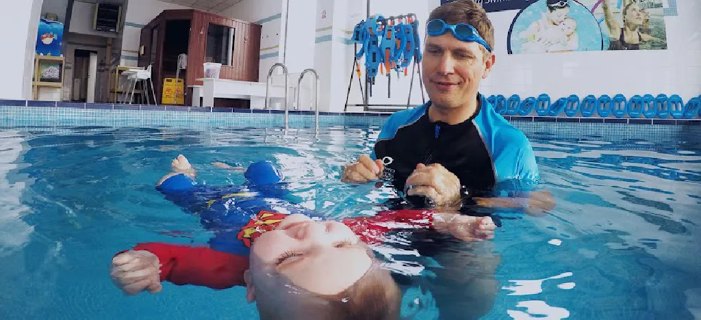 Fregata Swimming