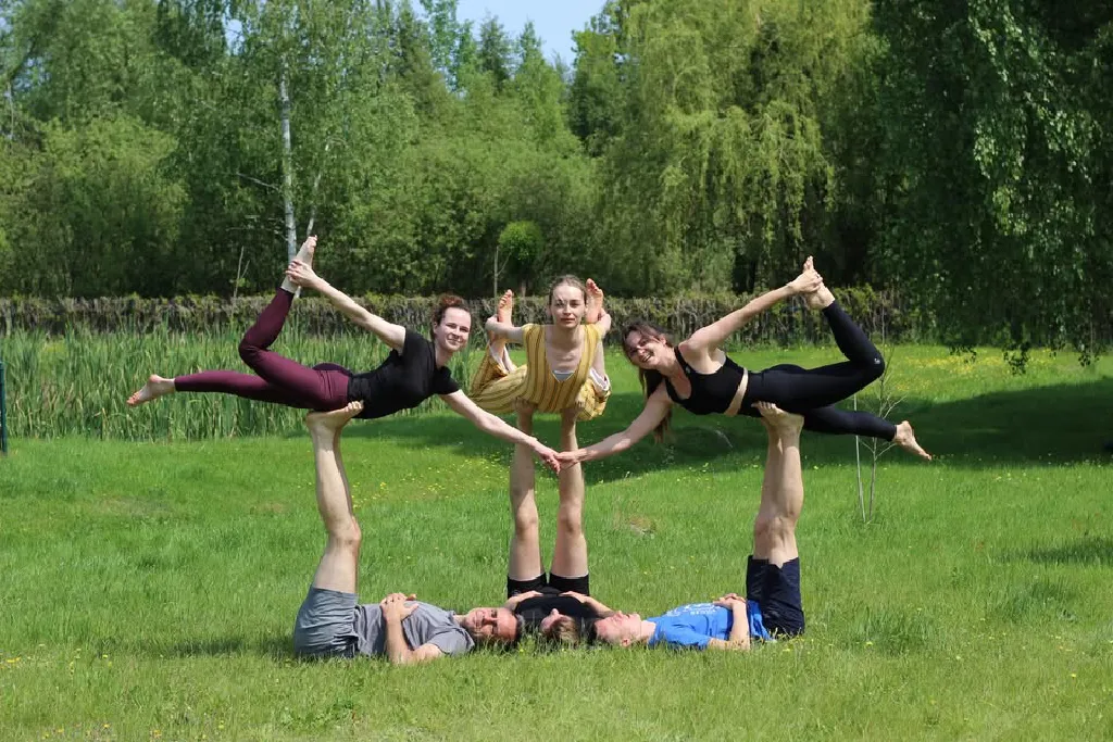 Otwarcie Sezonu AcroYogi w Parku Sołackim