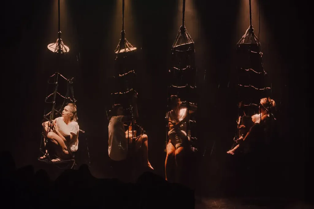 Larwy – spektakl