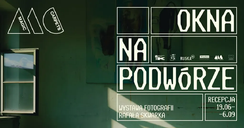 Okna na podwórze – wystawa fotografii Rafała Skwarka