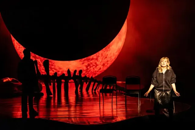 Zamach na Narodowy Stary Teatr – spektakl