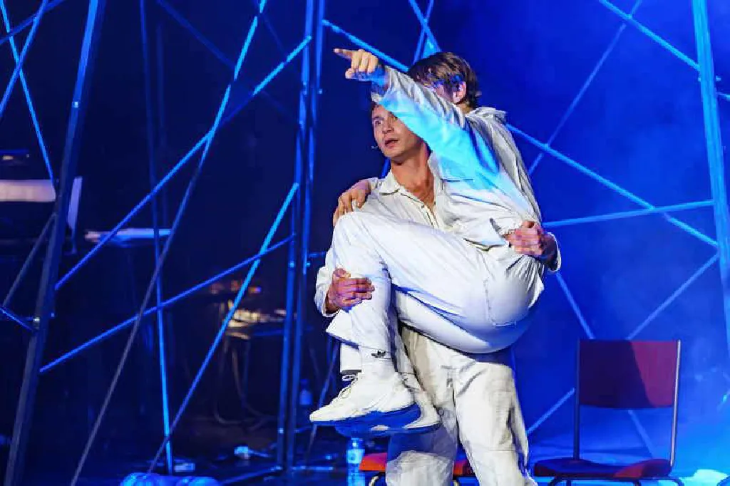 Kwadrat – spektakl