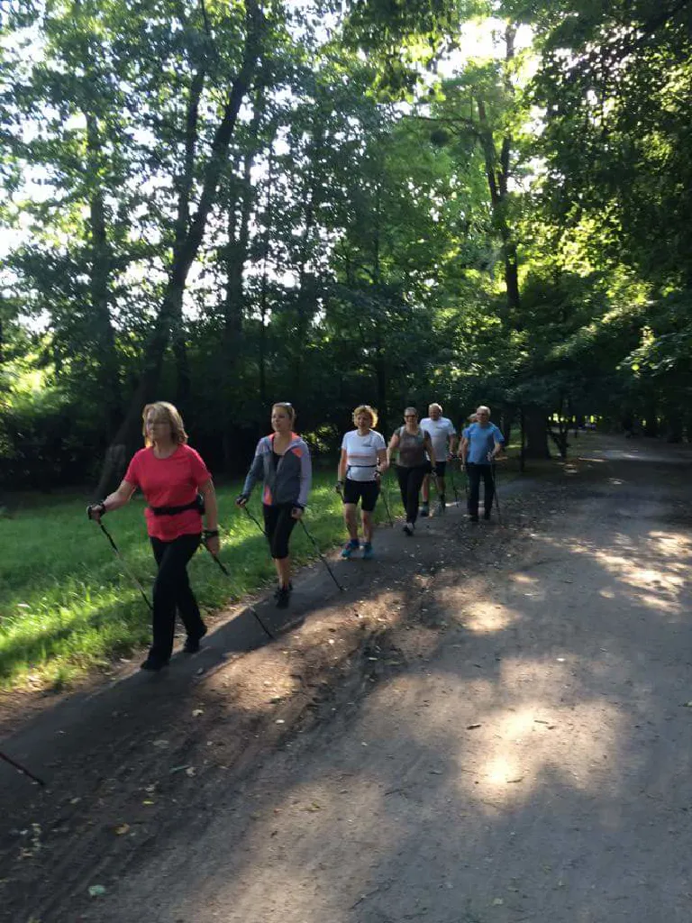 Spacer z historią – nordic walking po Brochowie