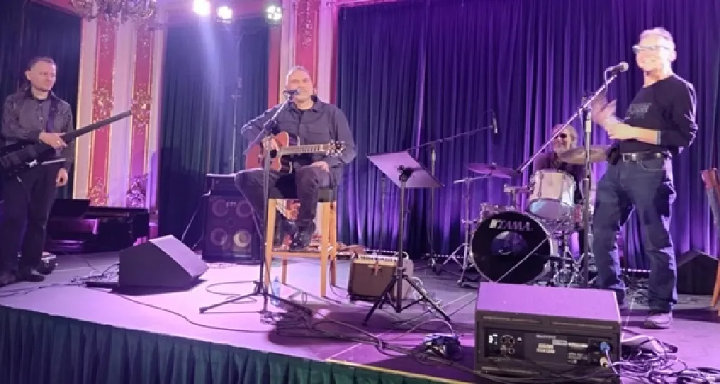 Wystawa Beaty Król i koncert „Przy Okazji”