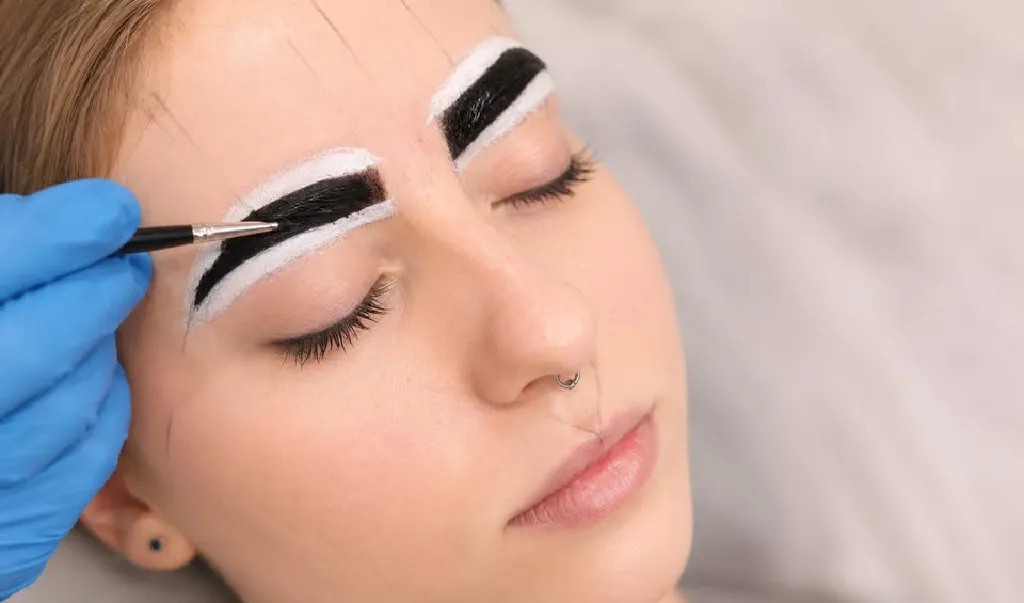 Kurs stylizacji brwi henną pudrową z geometrią