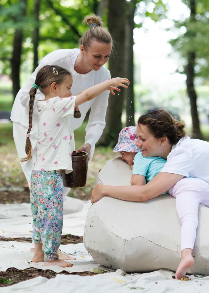 Leśne Jogakcje – rodzinne ćwiczenia z Teatrem Atofri